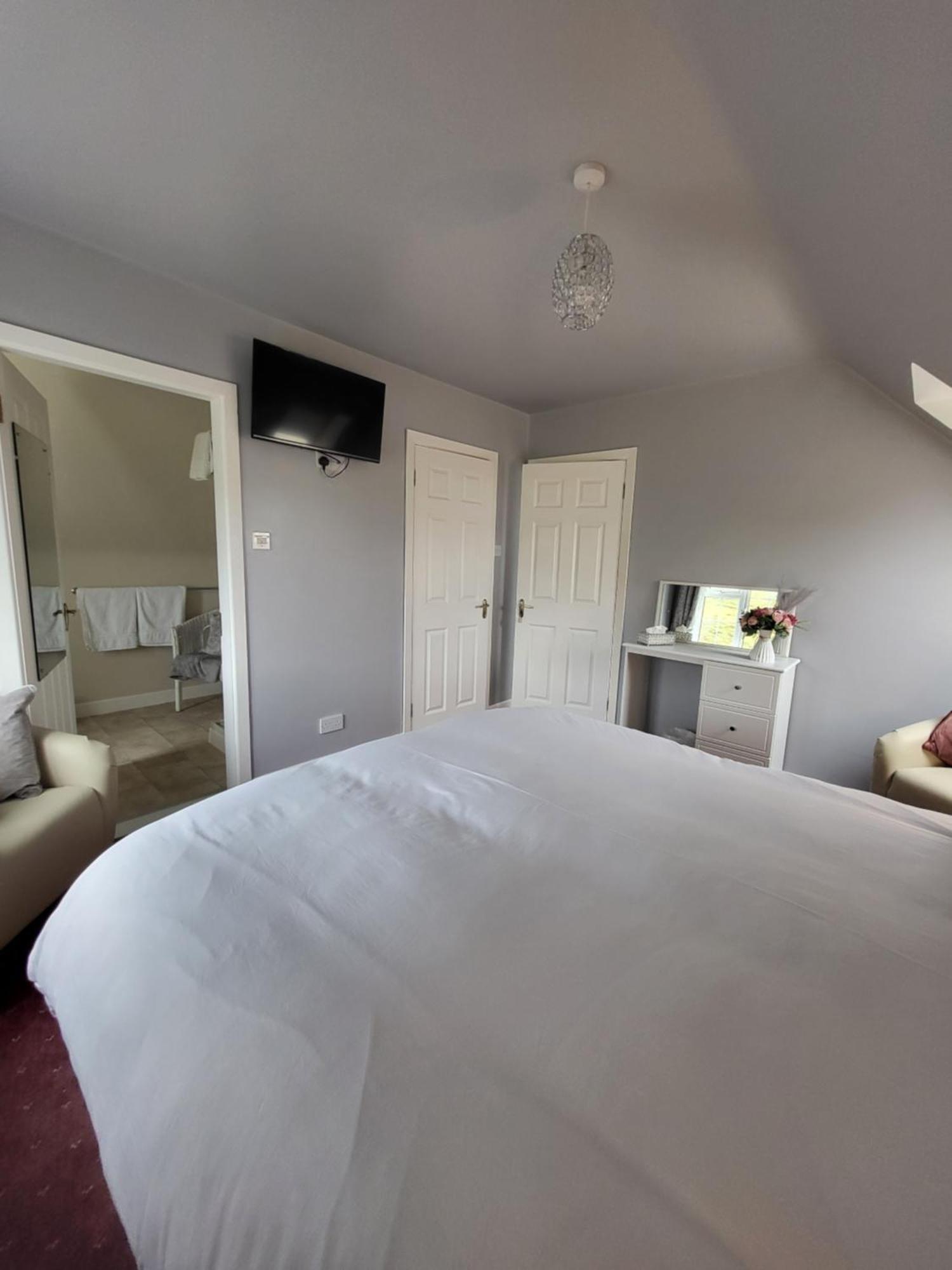 Ashbury House Lodge *
